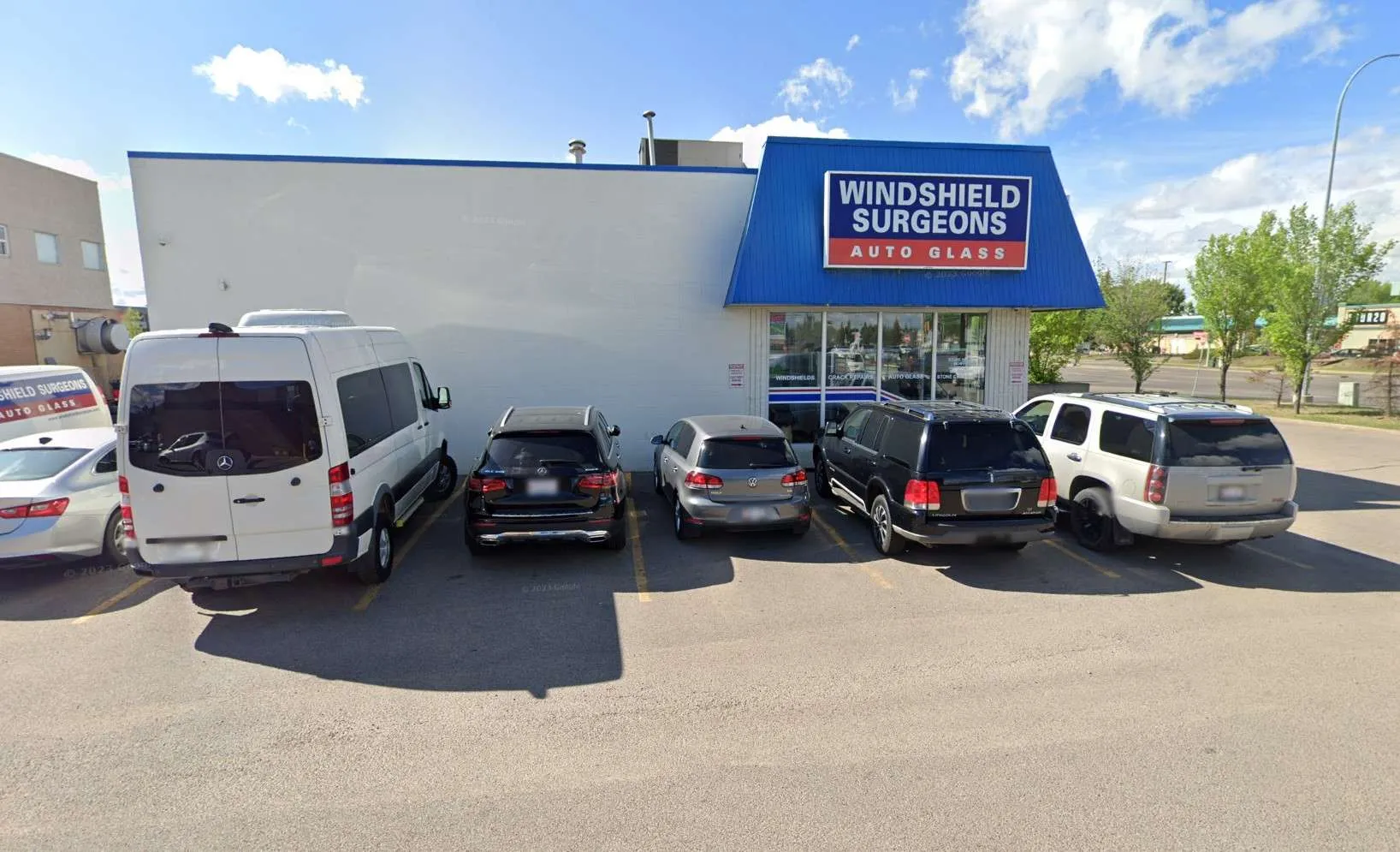 Exterior Shot of the Edmonton North Windshield Surgeons Location